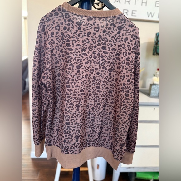 🐆 Leopard Print Pullover Long Sleeve Top, Size Large - Picture 13 of 13